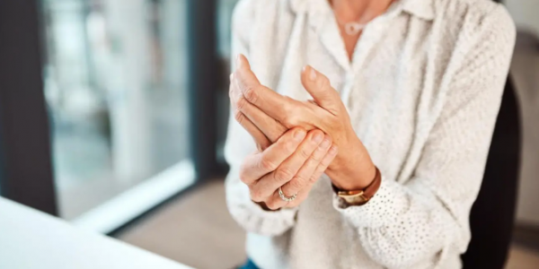 Osteoporosis en la menopausia: cómo proteger los huesos y por qué el calcio, la vitamina D3 y la K2 son tan importantes